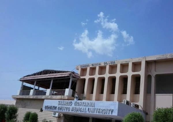  شہید بےنظیر بھٹو میڈیکل کالج لیاری میں گائنی روبوٹک سرجری کا آغاز 